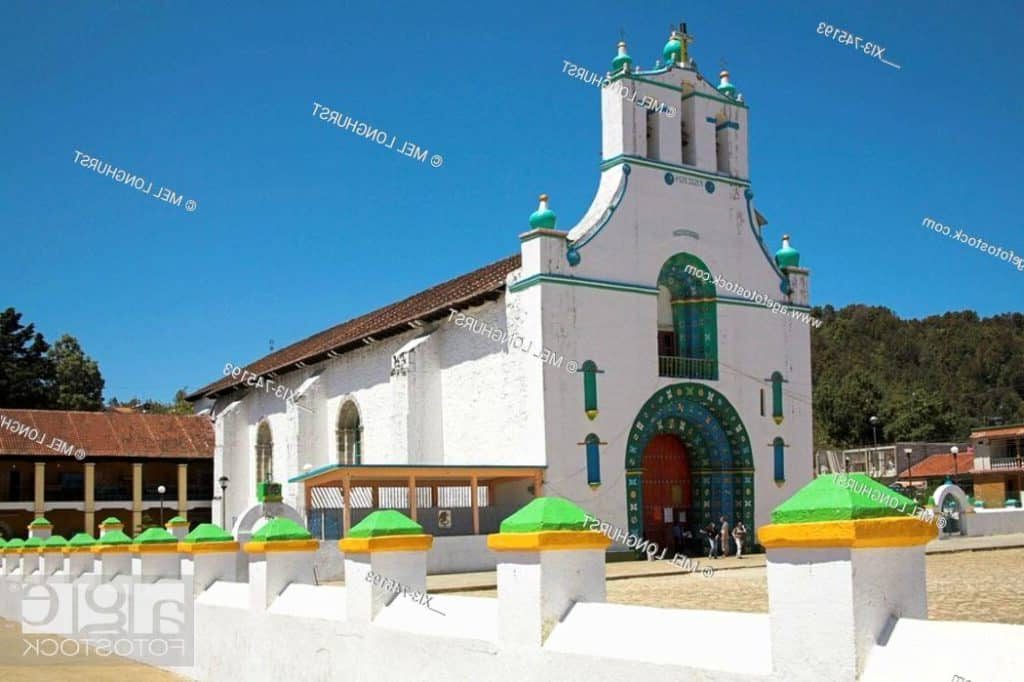 cuasi parroquia santa cruz la huacana michoacan
