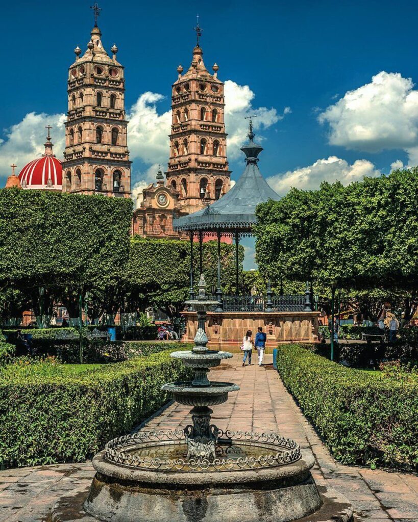 parroquia sagrada familia salvatierra guanajuato