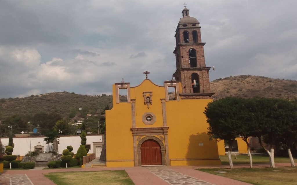 parroquia san andres apostol toluca mexico